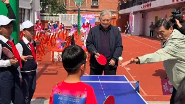 B体育官方网站-“冠军摇篮”的“课桌乒乓”从不过时，巨鹿路一小的乒乓球传统延绵六十年|陆元盛|上海|国际乒联|徐寅生|上海市_新浪体育_新浪新闻